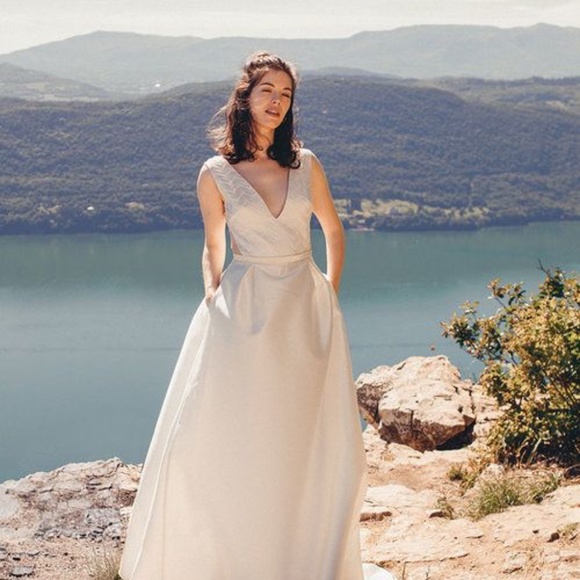 Elise Hameau Polly Wedding Gown - Picture 5 of 9